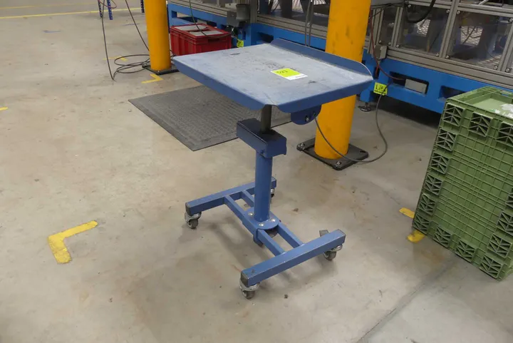 Materialwagen, ohne Inhalt